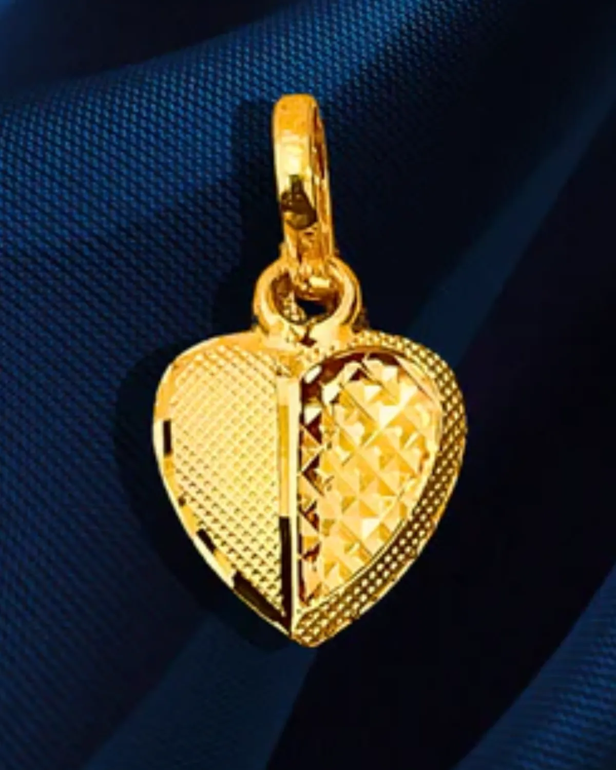 22 KT Gold Designer Heart Pendant (D87)