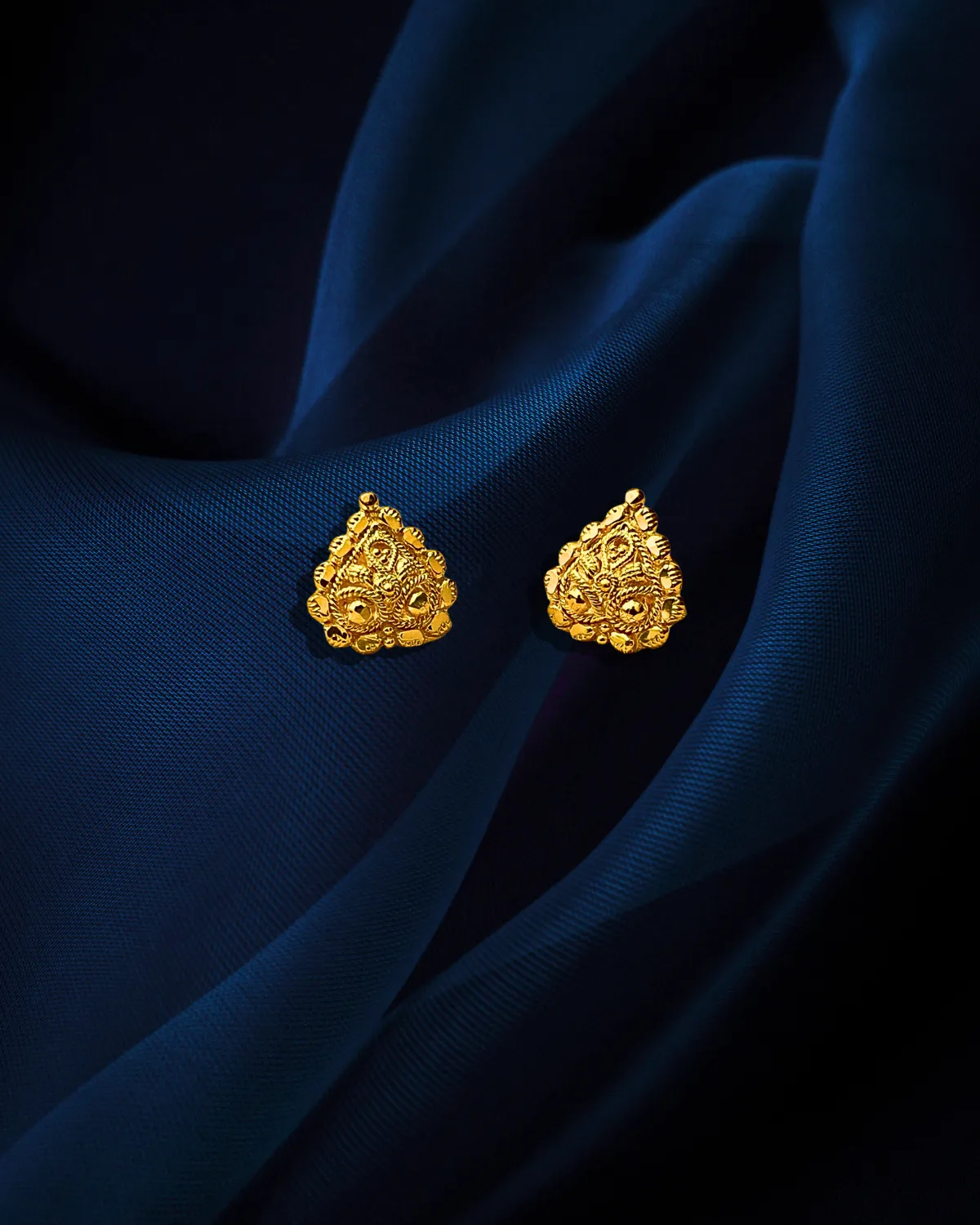 22 KT Gold Traditional Heart Pendant Set (D113)