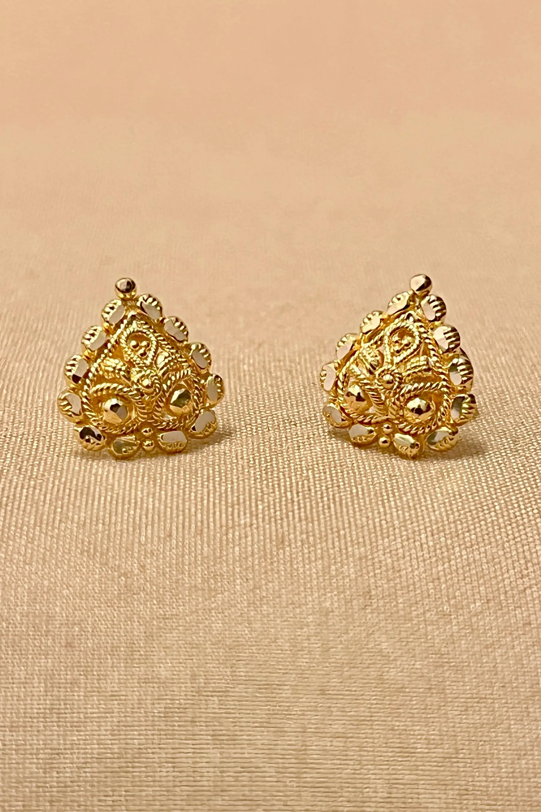 22 KT Gold Traditional Heart Pendant Set (D113)