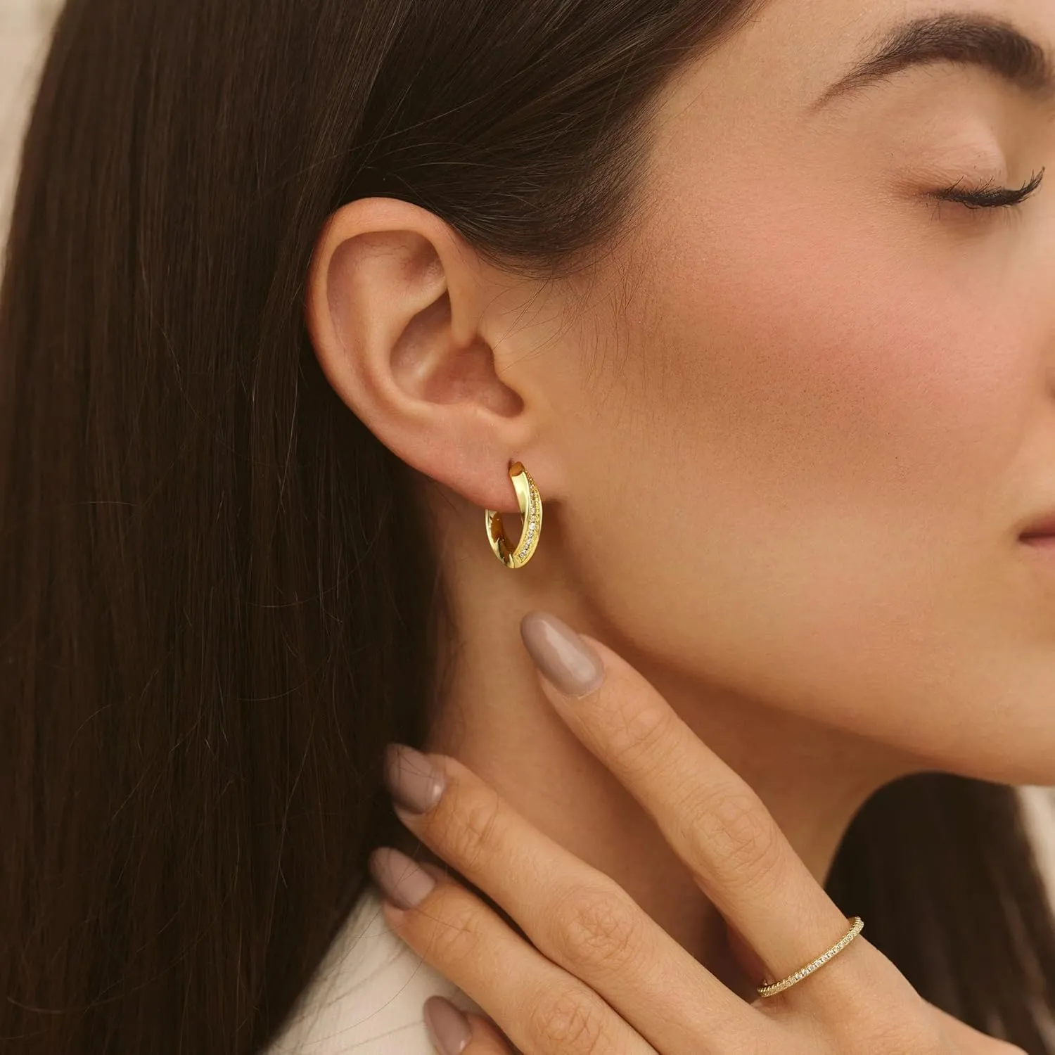 Gold Earrings for Women Hypoallergenic Zirconia Huggie Earrings Gold Plated Twisted Huggie Hoop Earring Diamond Hoop Earrings for Women Lightweight Chunky Hoop Earrings Jewelry for Gifts