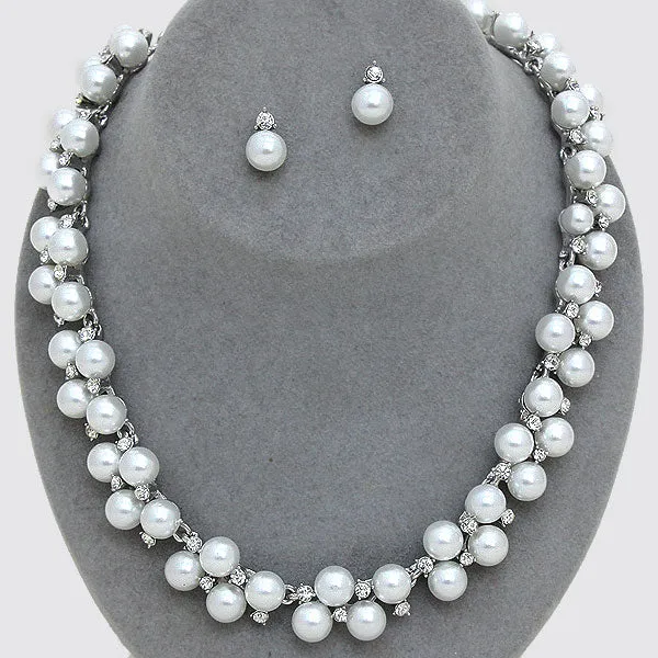 iLLASPARKZ Clustered Pearl Necklace